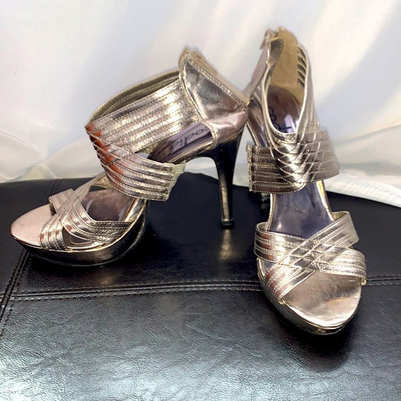 Metallic Chrome Heels - Picture 1 of 2